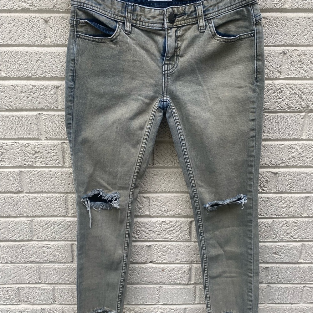 FREE PEOPLE distressed cropped Low Rise Skinny Jeans Size 27